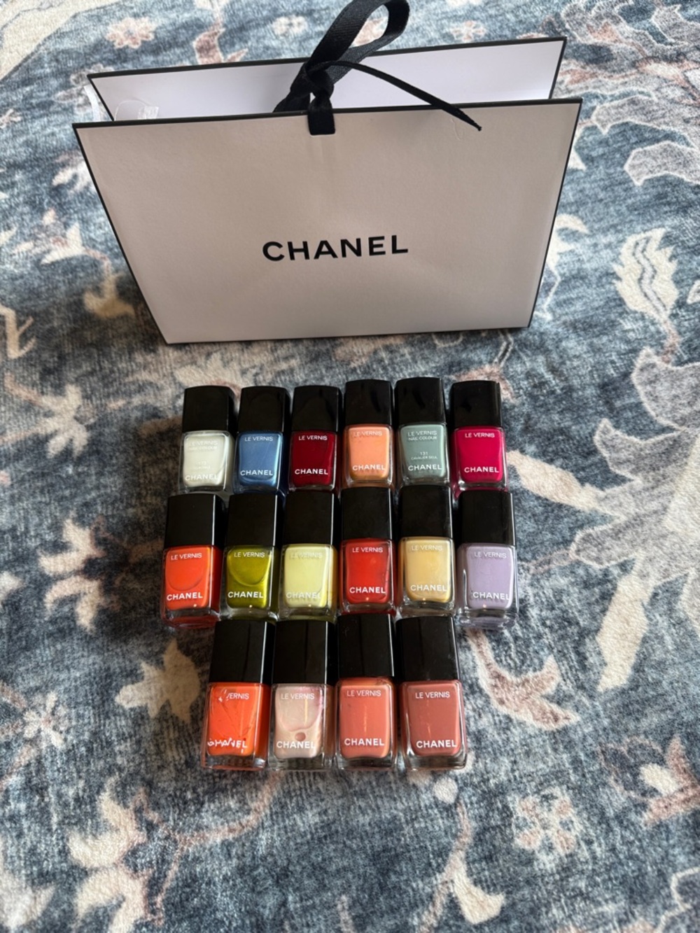 Chanel Le Vernis Assorted Nail Polish Set - Mixed Colors-16 piece set